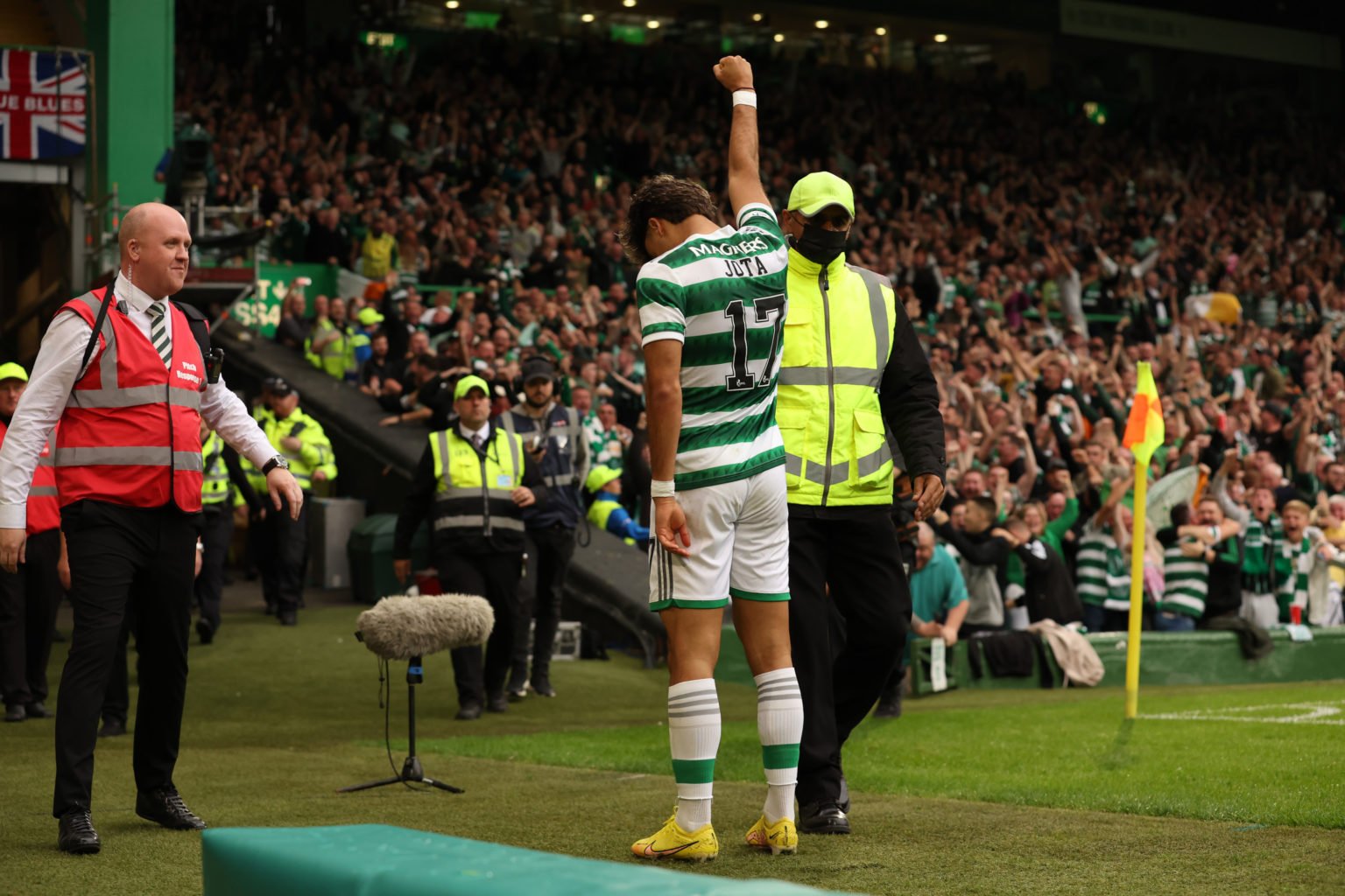 Watch Jota S Emotional Class Celebration With Celtic Fans At Full Time