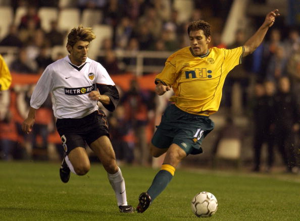 22 Nov 2001:  Stilian Petrov of Celtic gets away from Angulo of Valencia during the UEFA Cup Third round, first leg match between Valencia and Celt...