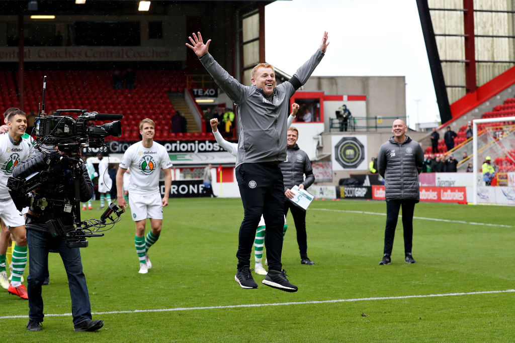 Neil Lennon celebrates at Pittodrie