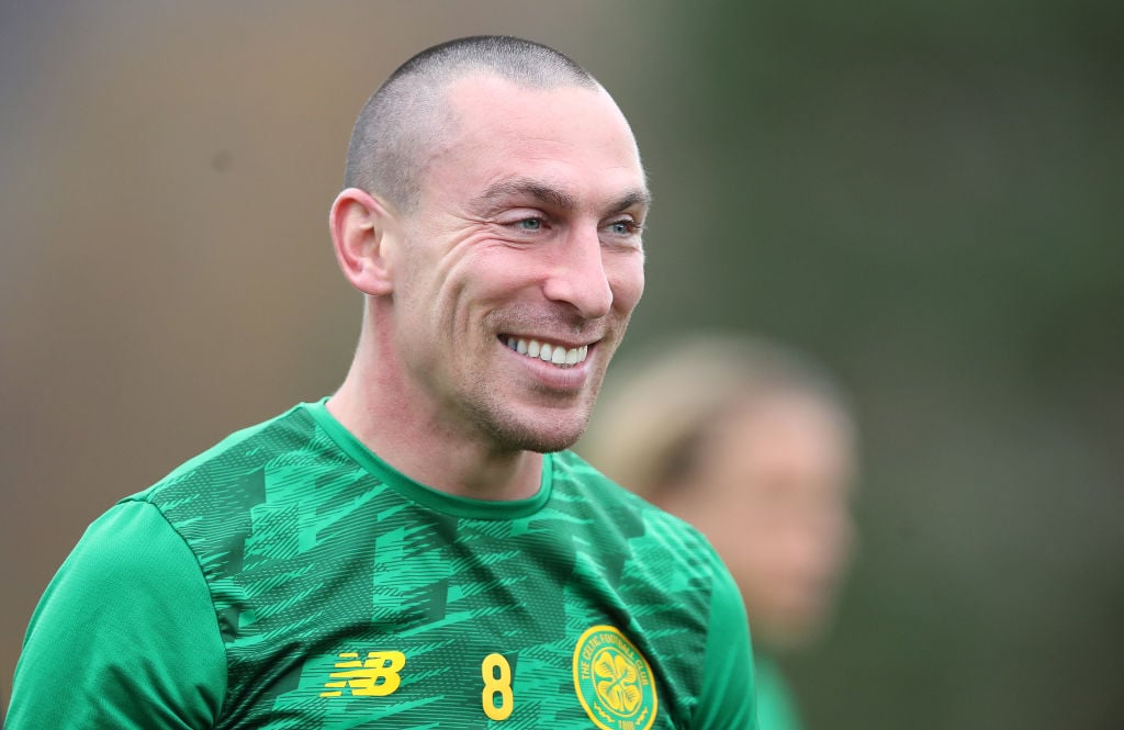 Scott Brown prepares for battle with pre-match haircut; Celtic fans are loving it