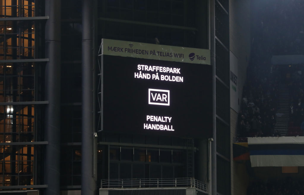 VAR awards a penalty to Copenhagen