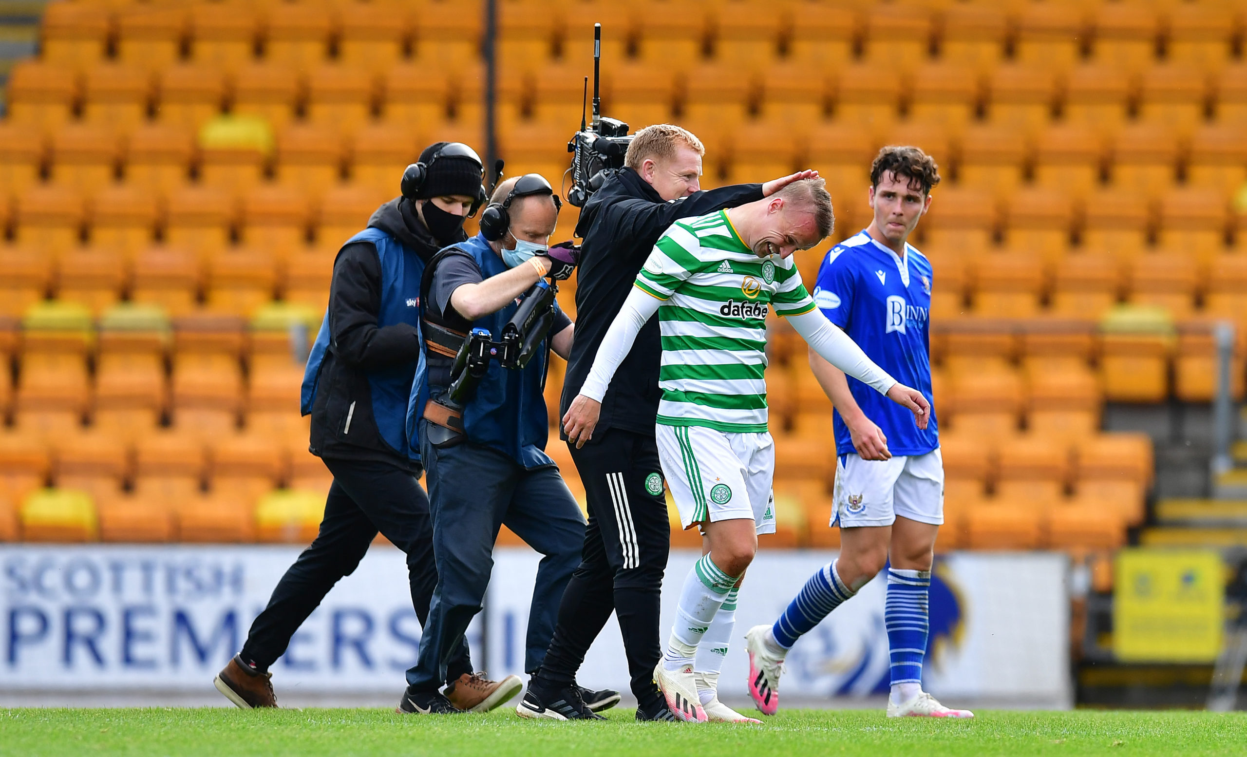 Neil Lennon congratulates Leigh Griffiths in Perth