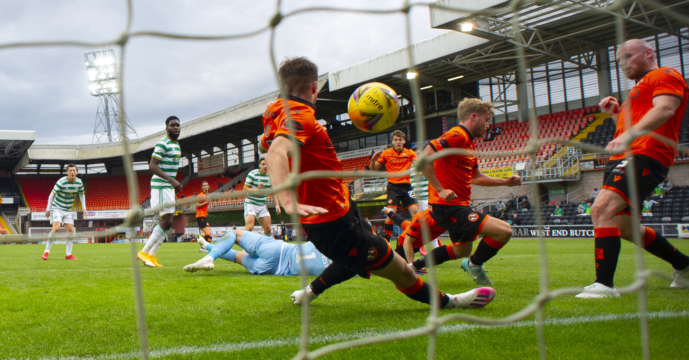 Dundee United snatch a draw ahead of Celtic meeting