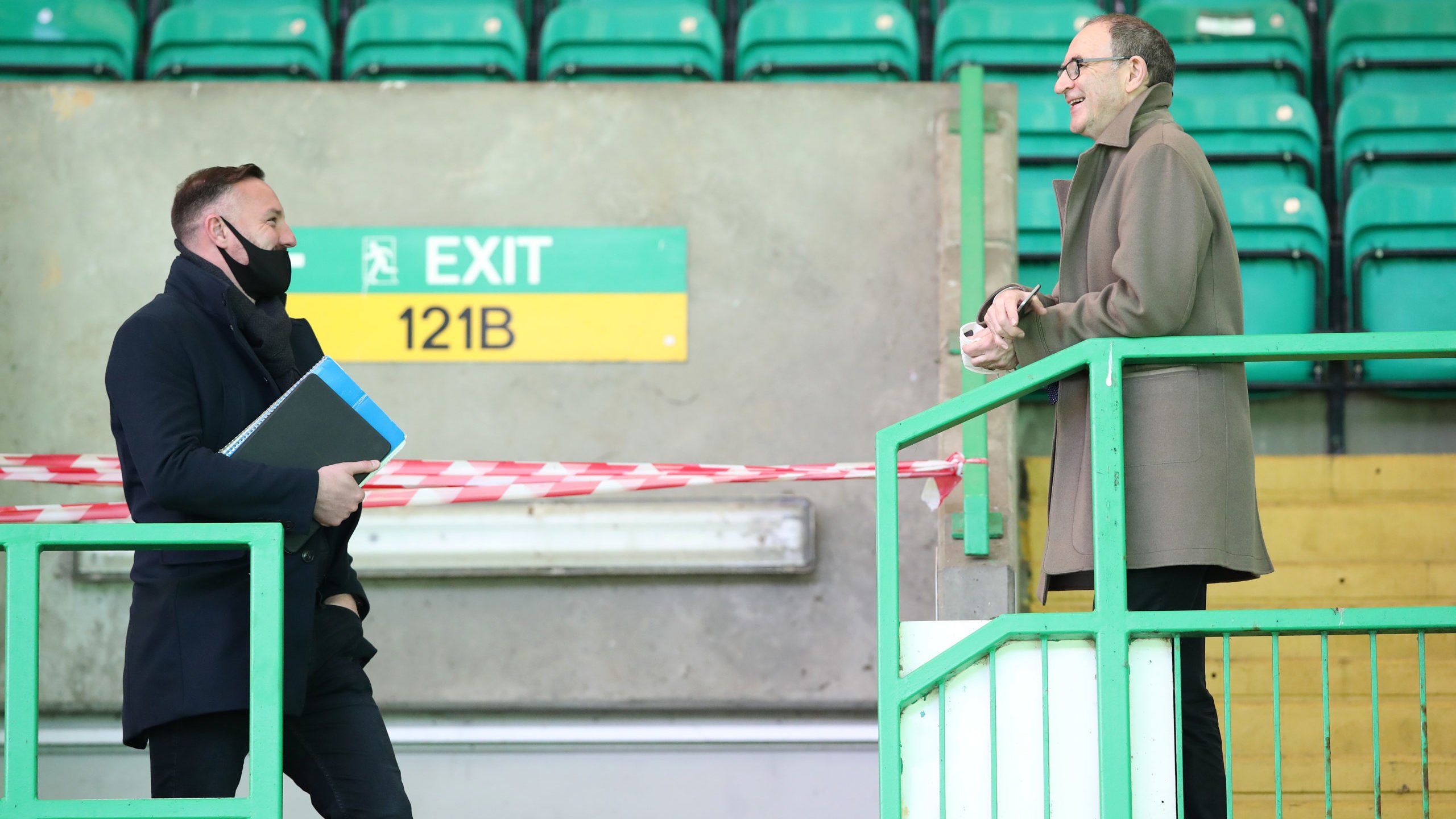 Martin O'Neill brilliantly terrorises Kris Boyd & James McFadden in Celtic penalty disagreement