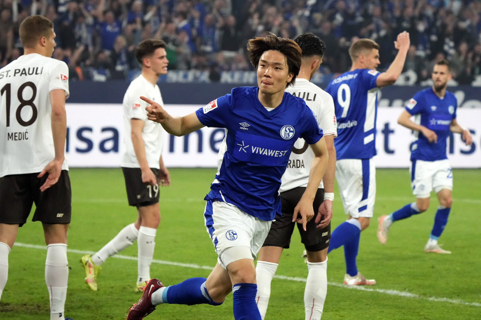 FC Schalke 04 v FC St. Pauli - Second Bundesliga