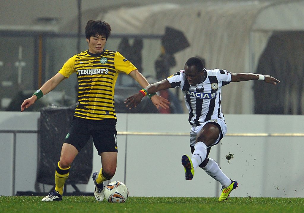 Udinese's  Emmanuel Agyemang Badu (R) fi