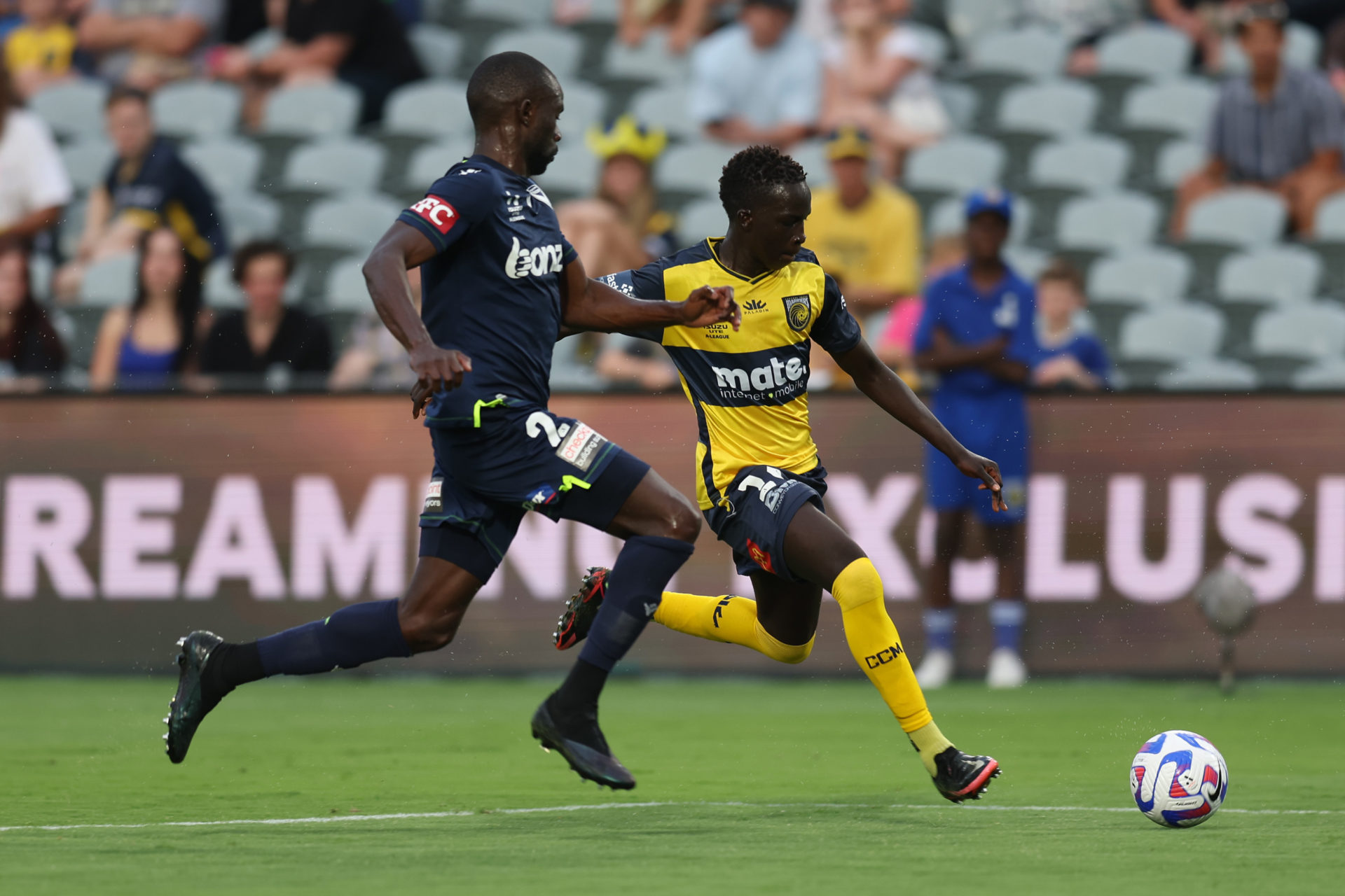 A-League Men's Rd 10 - Central Coast Mariners v Melbourne Victory