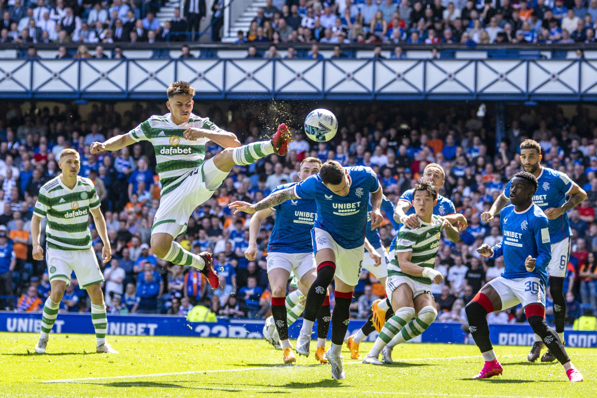 Celtic fans boo Ibrox minute's silence to leave Rangers fans furious in Old  Firm derby - Mirror Online