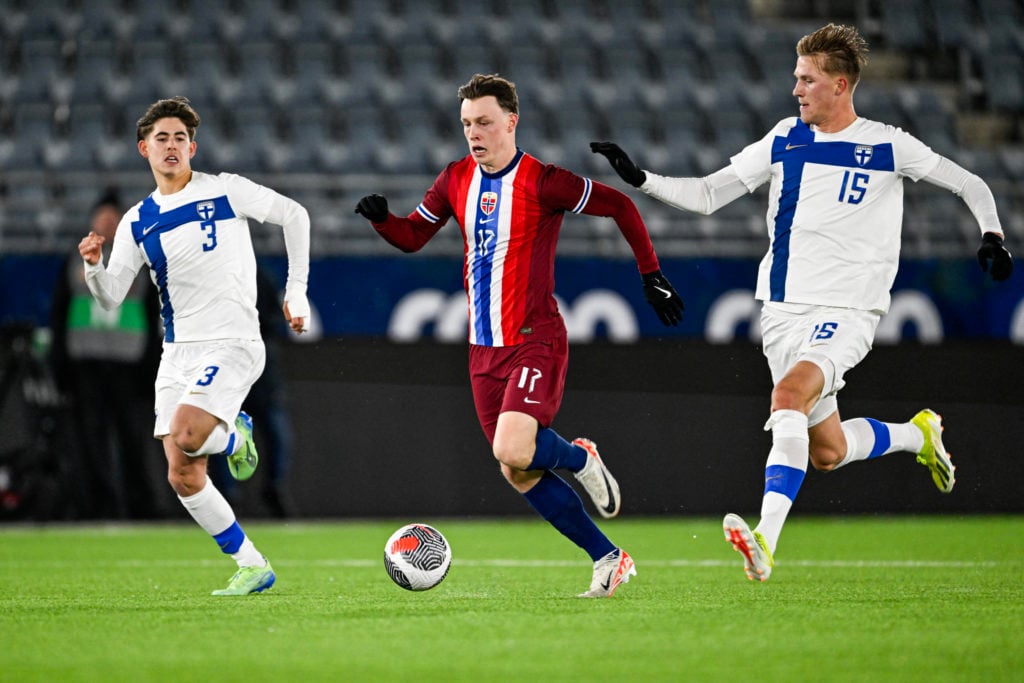 Norway's Sondre Holmlund Orjasaeter, Finland's Tomas Galvez (L) and Luka Hyrylainen (R) vie for the ball during the U21 European Championship quali...