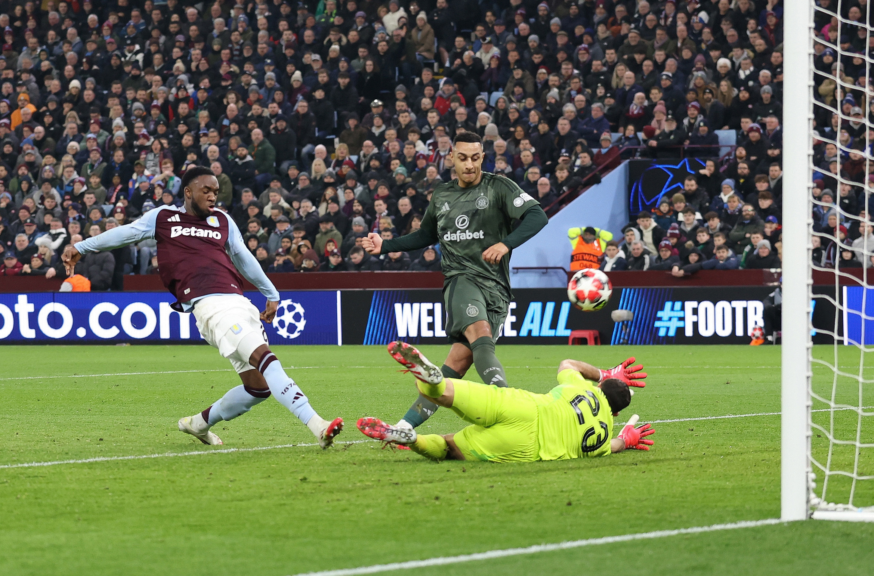 Adam Idah of Celtic scores​ a goal to make it 2-2 during the UEFA ⁣champions League 2024/25 League Phase MD8 match between Aston Villa FC and⁢ Celtic...