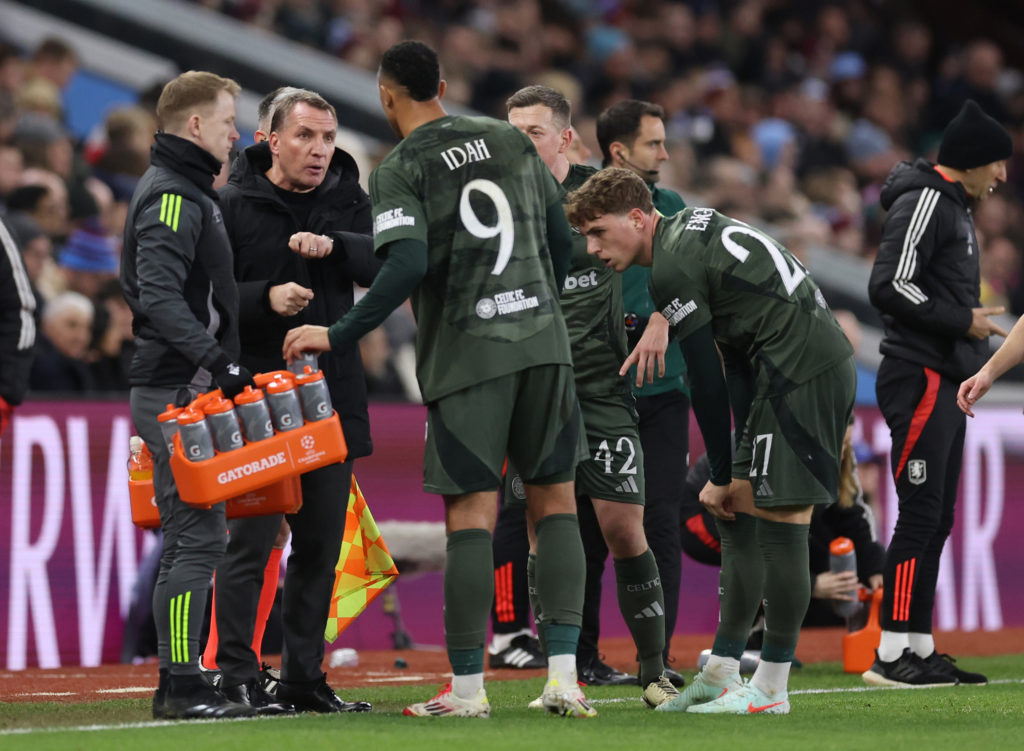 Brendan Rodgers gives instructions to Adam Idah during Aston Villa vs Celtic