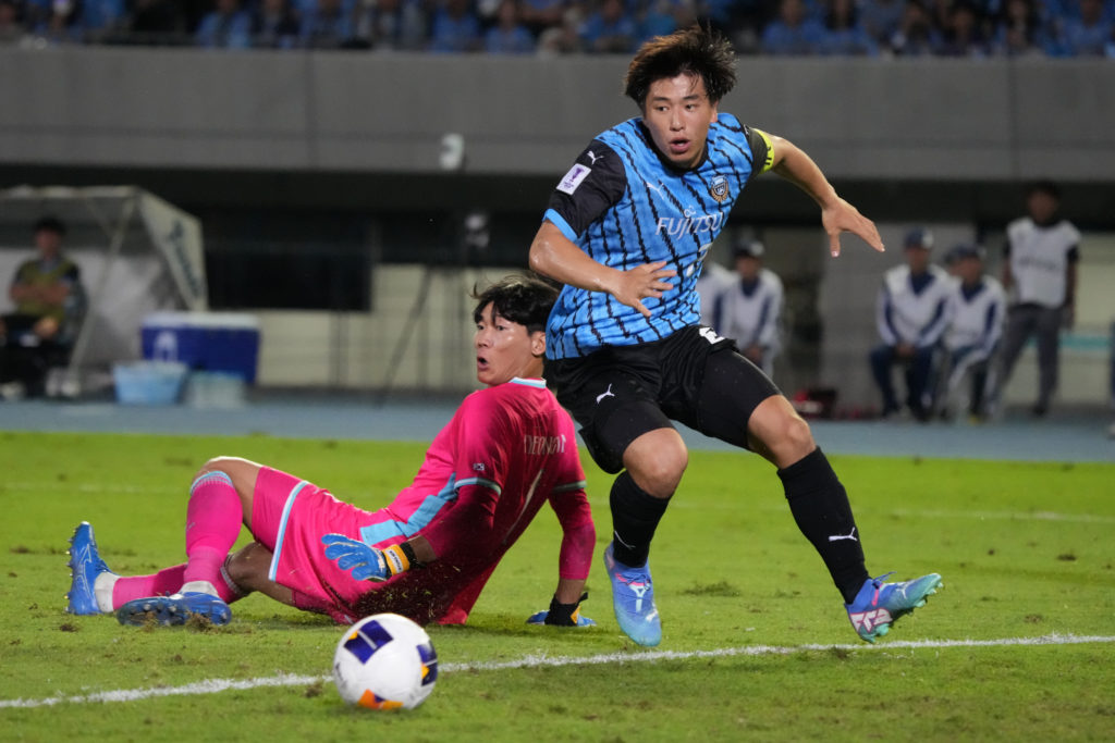 Shin Yamada tries to get to the ball during Kawasaki Frontale's Asian Champions League game