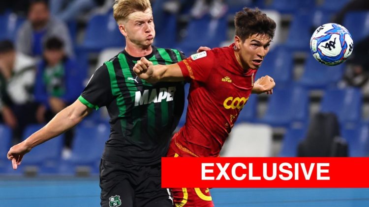 Josh Doig of US Sassuolo competes for the ball with Federico Bonini of US Catanzaro during the Serie B match between US Sassuolo Calcio and US Cata...