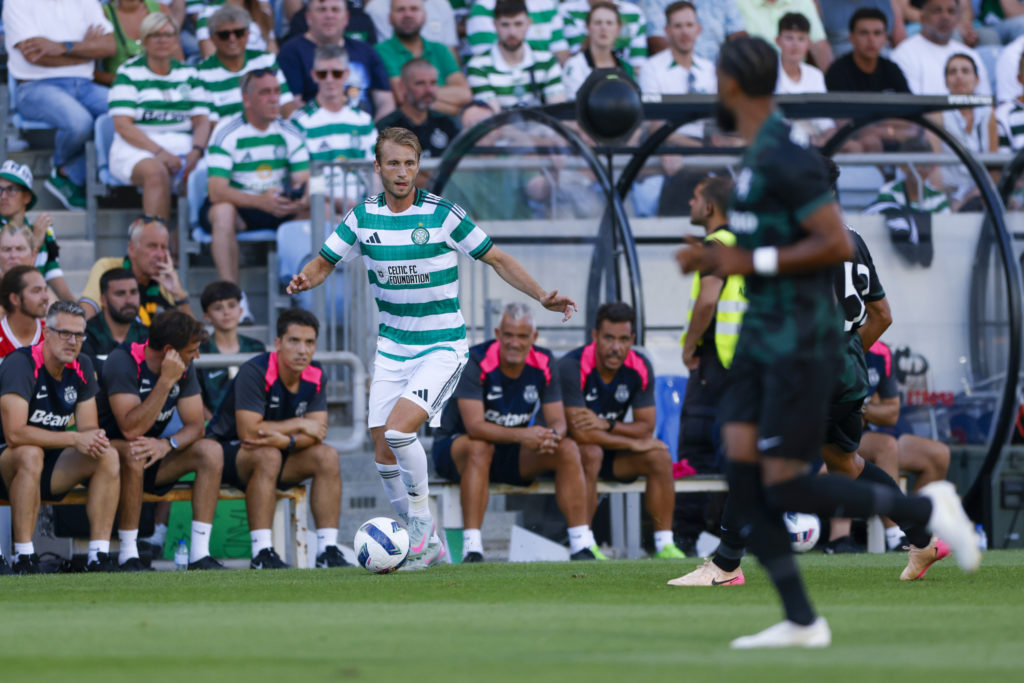 Benjamin Nygren runs with the ball during Sporting CP vs Celtic