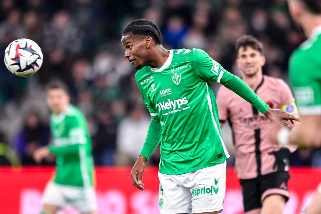Pierre Ekwah heads the ball during Saint Etienne vs PSG