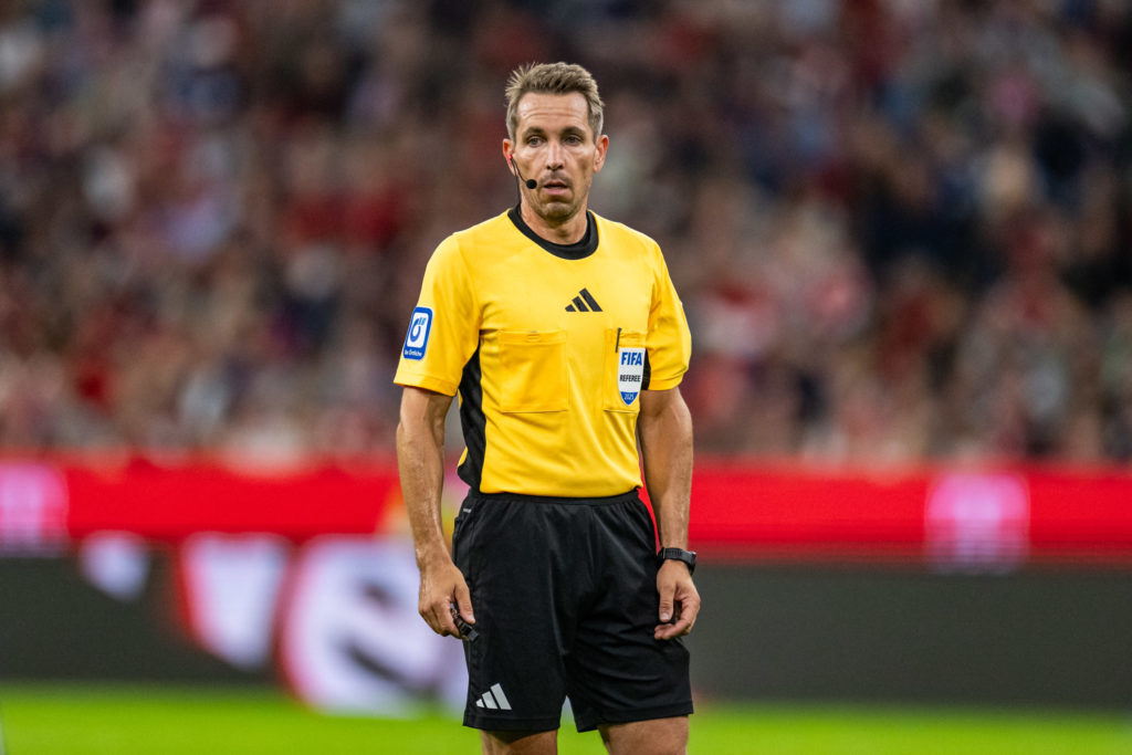Referee Tobias Stieler looks on during Bayern Munich vs Hamburg in the Bundesliga