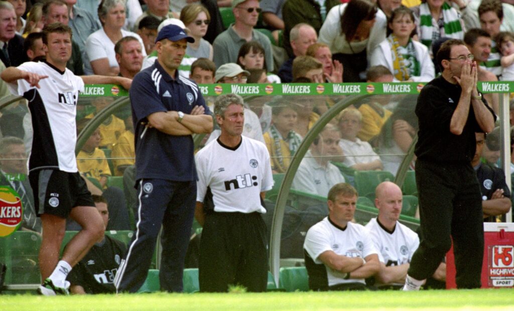 Martin O''Neill gives out instructions to his Celtic players during the game against Bordeaux