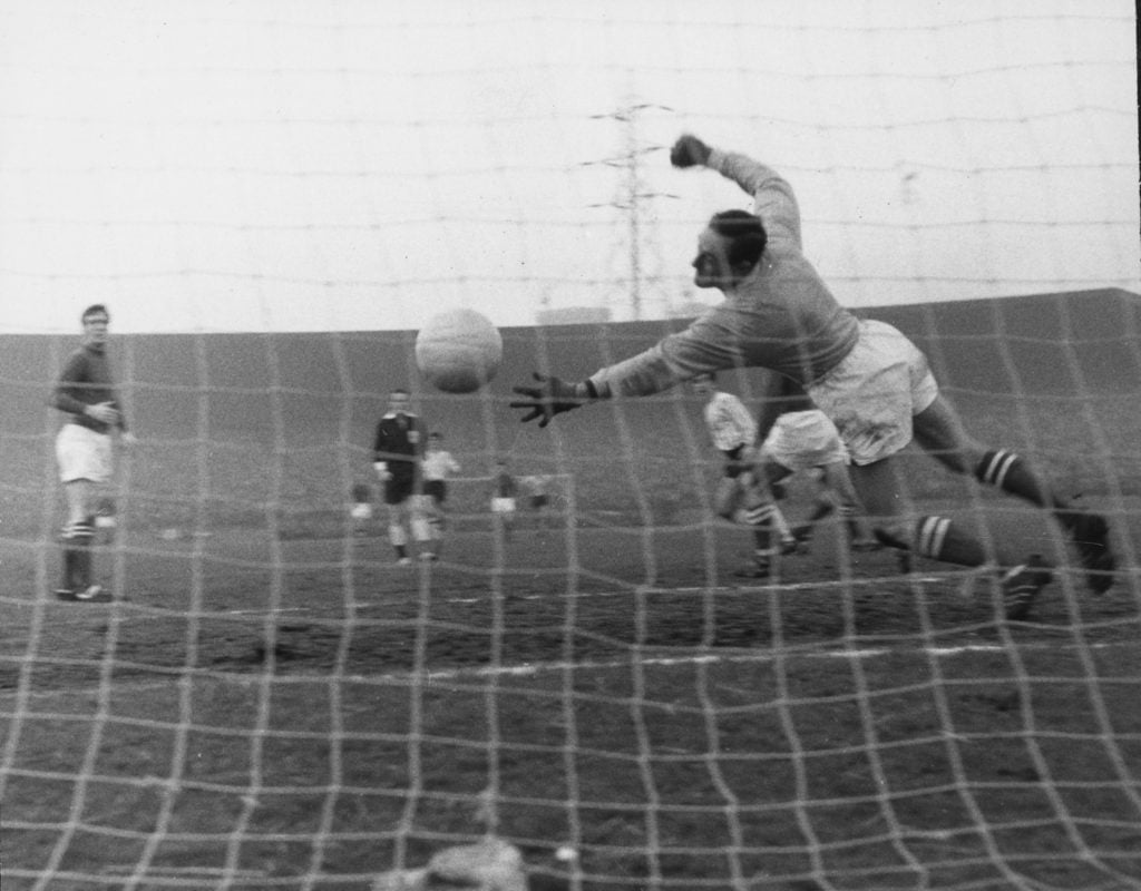 Ronnie Simpson tries to make a save during Celtic vs Dunfermline
