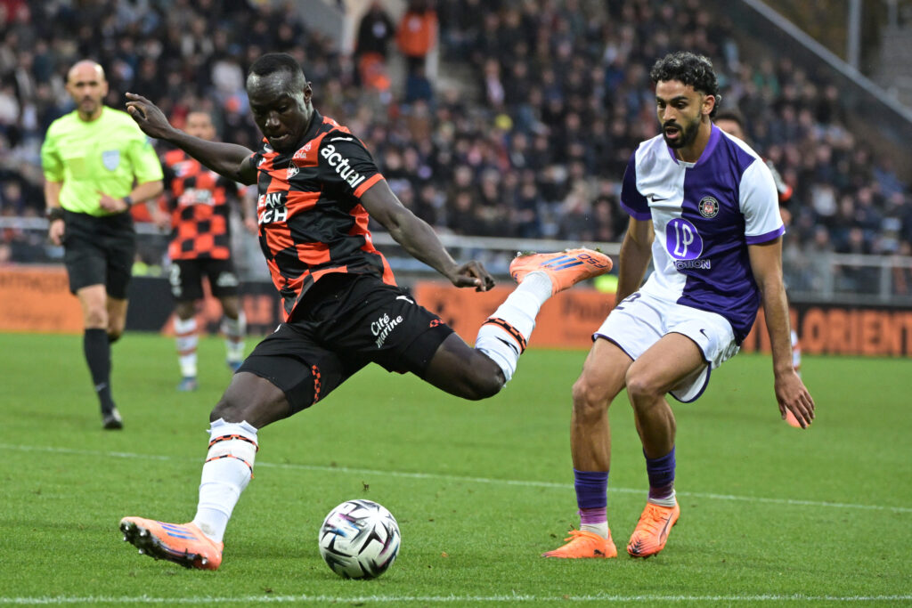Mohamed Bamba fights for the ball with Rafik Messali during the Ligue 1 match between Lorient and Toulouse