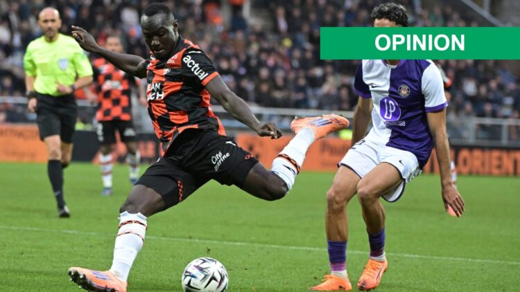 Mohamed Bamba fights for the ball with Rafik Messali during the Ligue 1 match between Lorient and Toulouse
