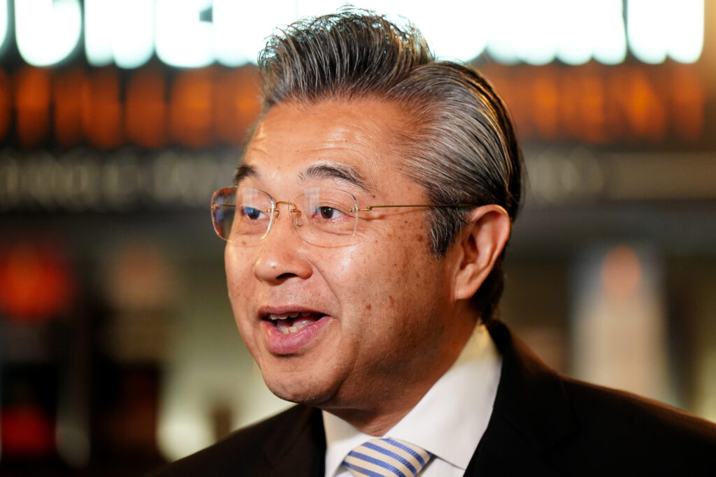 Japanese Ambassador, Hiroshi Suzuki visits Auchentoshan Whiskey Distillery.