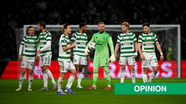 Celtic's Danish goalkeeper #01 Kasper Schmeichel (3R) and teammates wait on a VAR review, during the UEFA Europa League league-stage football match...