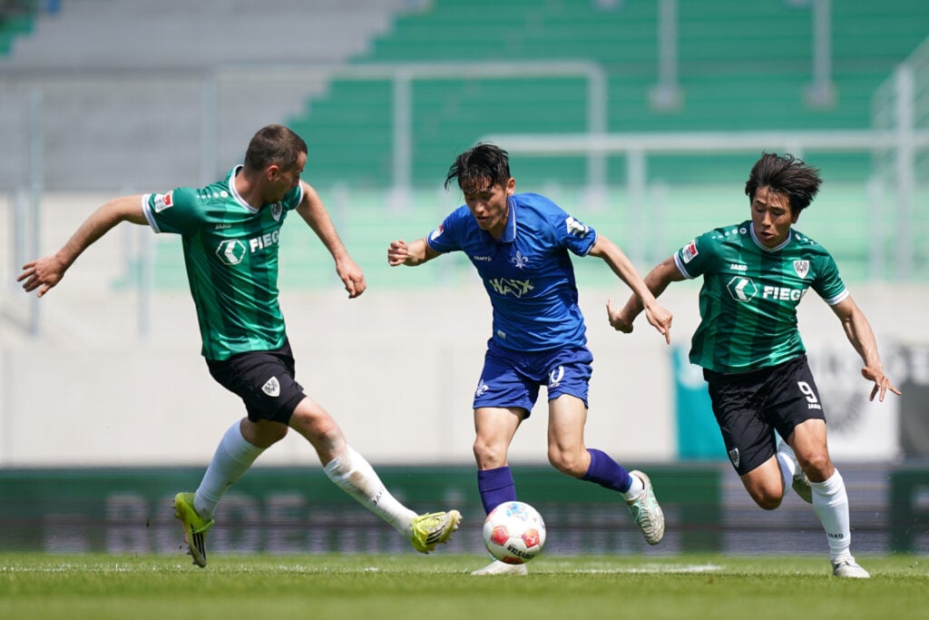 Celtic loanee Shin Yamada in action for Preußen Münster against SV Darmstadt 98 in 2. Bundesliga